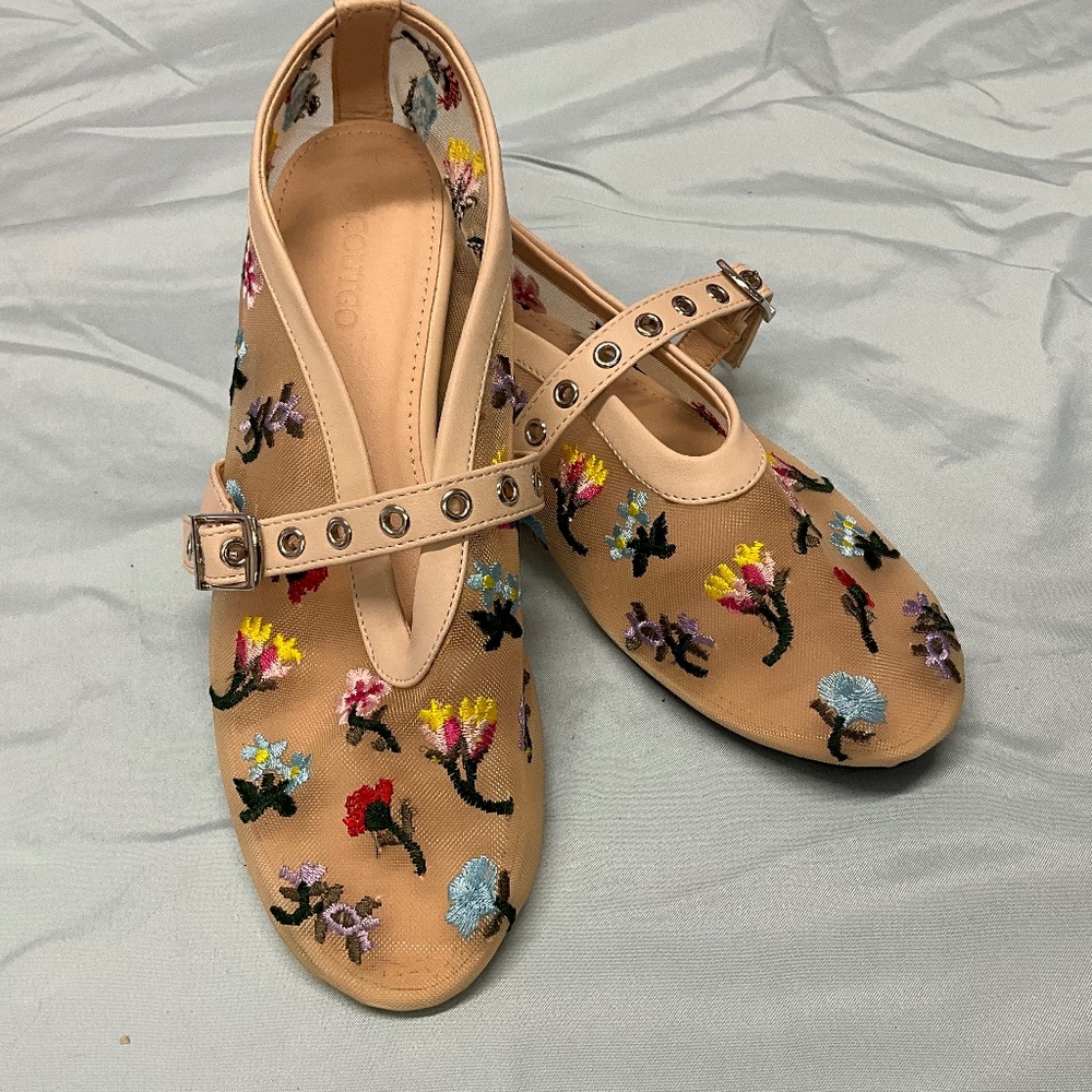 EMBROIDERED MULTICOLORED FLATS